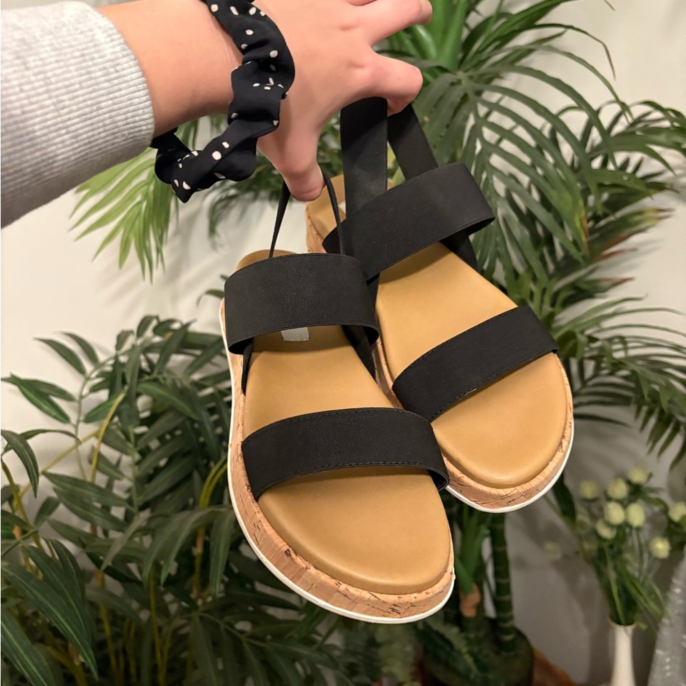 Steve Madden Azzurra Black Strappy Platform Sandals